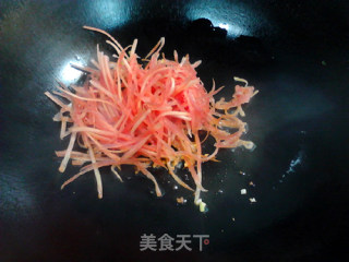 Stir-fried Instant Noodles with Whitebait, Seaweed and Carrot recipe