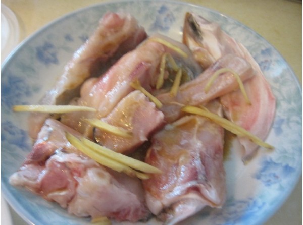 Chuanqiong Baizhi Steamed Fish Head recipe