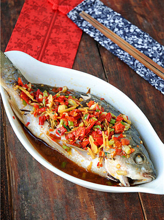Steamed Crucian Carp with Chopped Chili recipe
