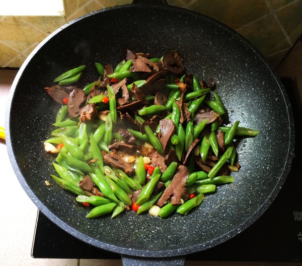 Stir-fried Pork Heart with Green Beans recipe