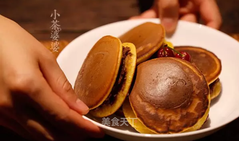 Afternoon Refreshment: Simple Method of Making Dorayaki, Add Red Bean Paste, Sweet recipe