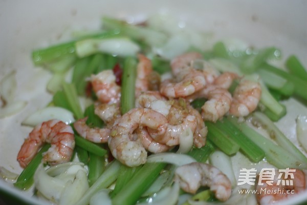 Fried Shrimp with Walnuts, Celery and Lily recipe