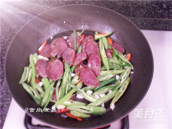 Stir-fried Sausage with Hang Pepper recipe