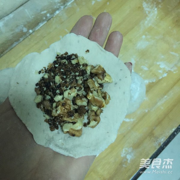 Walnut Sesame Bun recipe