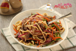 Stir-fried Udon Noodles with Black Pepper Beef recipe