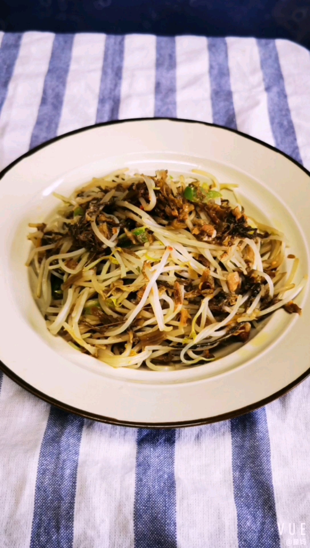 Stir-fried Bean Sprouts with Pickles