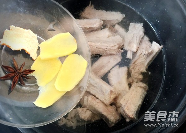 Stewed Pork Ribs with Lotus Root recipe