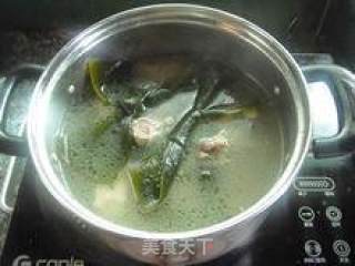 [seaweed Pork Rib Soup] --- A Delicious Soup Once Every Three Days recipe