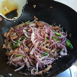 Stir-fried Shredded Pork with Onion recipe