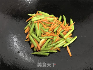 Stir-fried Asparagus with Carrots recipe