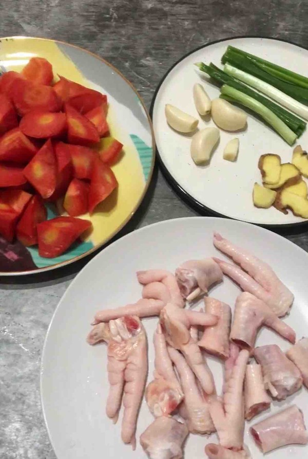 Roasted Chicken Feet with Carrots recipe