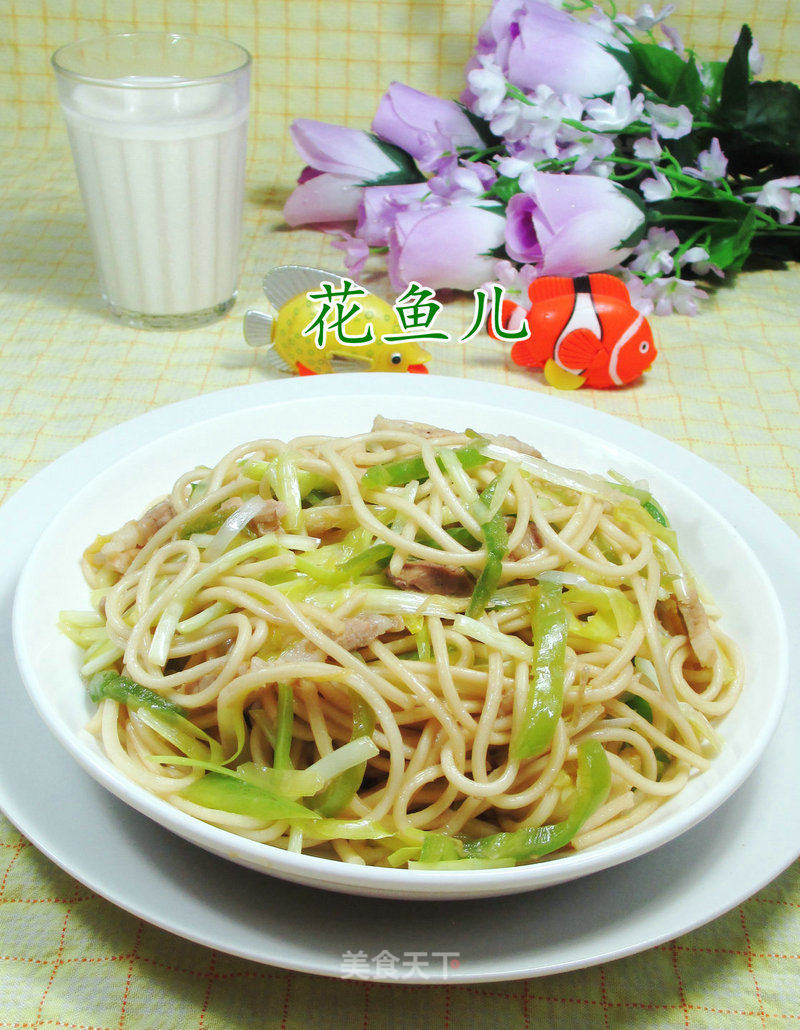 Fried Noodles with Hot Pepper Pork and Leek Sprouts