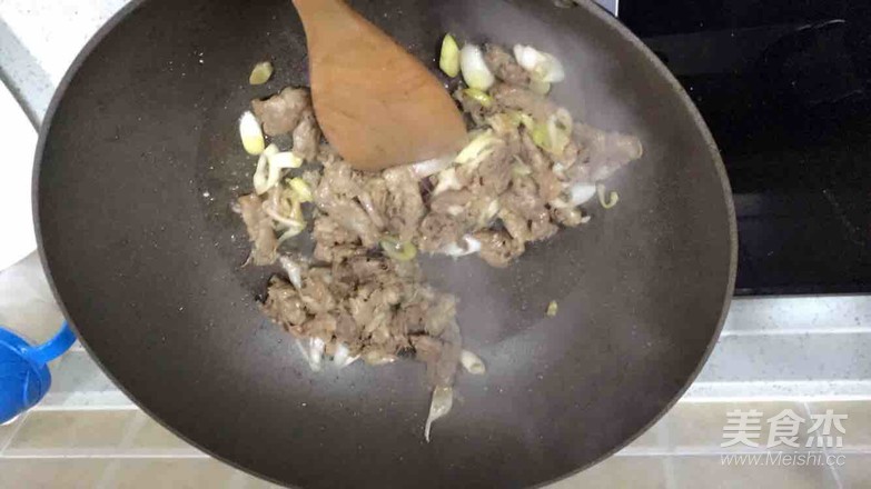 Stir-fried Lamb Slices with Scallions recipe