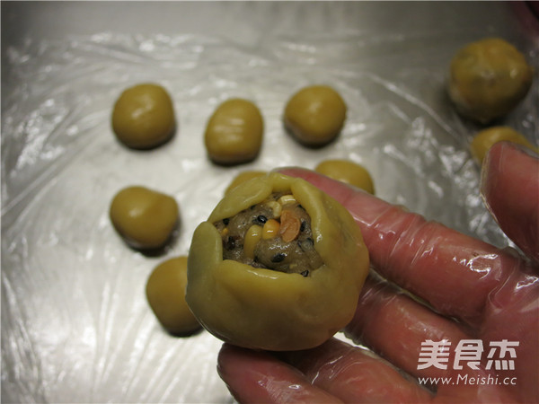 Old-fashioned Five-nut Filling Moon Cakes recipe