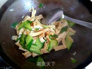 #快手素菜# Fried Cucumber with Sea Rice and Yuba recipe