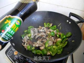 Stir-fried Green Peppers with Mushrooms recipe