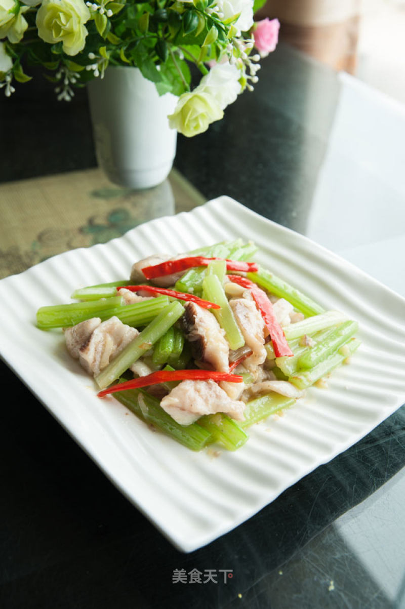 Stir-fried Raw Fish with Celery recipe