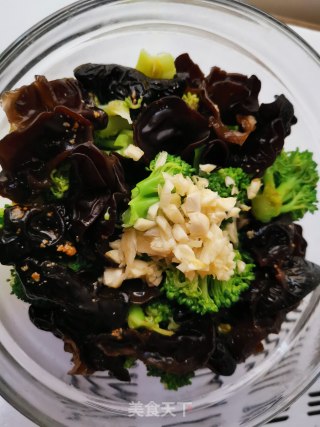 Broccoli with Fungus recipe