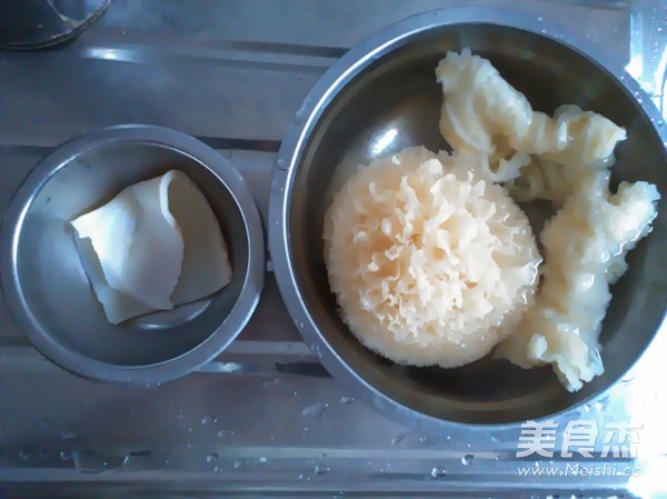 White Fungus Flower Glue Soup recipe