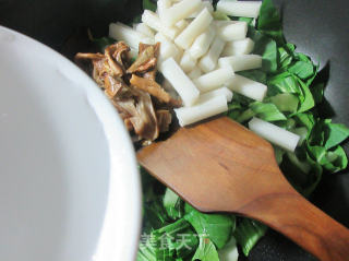 Stir-fried Rice Cake with Porcini Mushrooms and Greens recipe