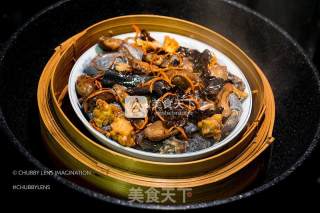 Steamed Black-bone Chicken with Medicated Cordyceps Flowers and Assorted Mushrooms recipe