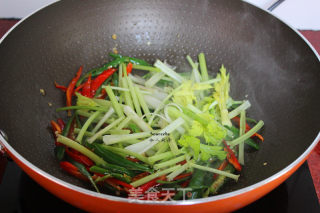 Stir-fried Dried Preserved Fish with Colored Pepper recipe