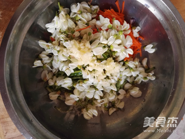Seasonal Vegetables Mixed with Sophora Japonica recipe