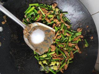 The New Way to Eat Shredded Pork with Garlic Moss and Sweet Noodle Sauce Instead of Soy Sauce. this Way, The Fried Shredded Pork with Garlic Moss is Delicious and Directly Lick The Plate. recipe