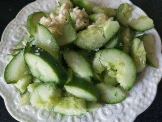 White Fungus Mixed with Cucumber recipe