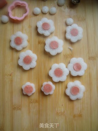 Ten Minutes to Let The Crystal Flowers Bloom on The Table-carrot Sausage Flower recipe