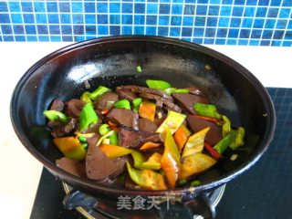 Stir-fried Pork Blood with Chili recipe