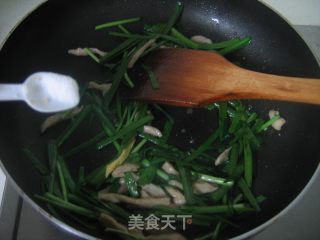 Stir-fried Shredded Pork with Leek and Egg Skin recipe