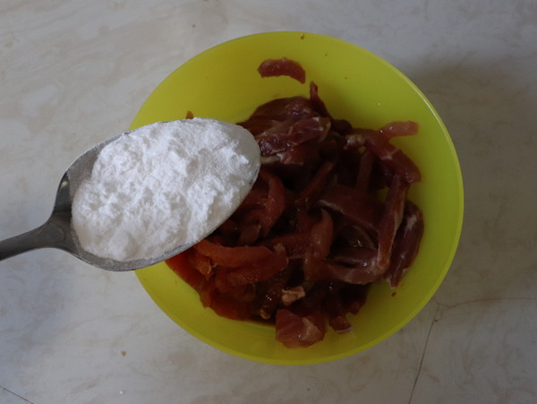 Stir-fried Pork with Garlic Moss recipe