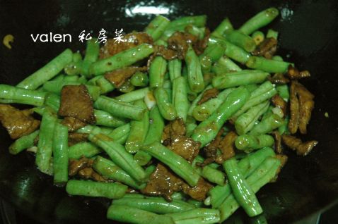 Stir-fried Pork Noodles with Beans recipe