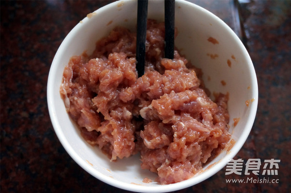 Stir-fried Minced Pork with Carrots and Horseshoe recipe