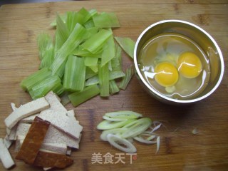 Vegetarian Scrambled Eggs and Dried Lettuce recipe