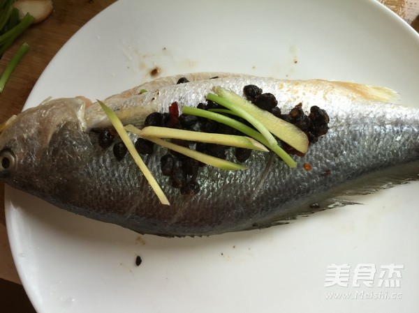 Steamed Yellow Croaker with Tempeh recipe