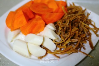 Chicken Drumsticks, Stewed Yam, Carrots and Dried Bamboo Shoots recipe