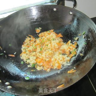 Stir-fried Leftover Rice with Carrot Shreds recipe