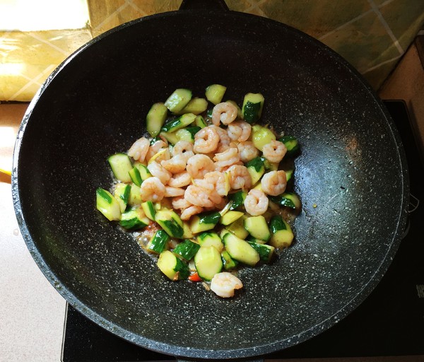 Fried Shrimp with Cucumber recipe