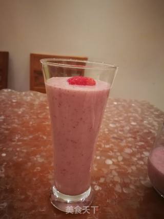 Yogurt Strawberry Milkshake recipe