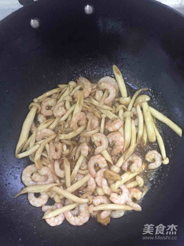 Seafood, Mushroom and Shrimp Noodle recipe