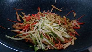 Noodles with Spinach and Bamboo Shoots recipe