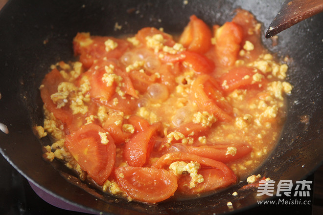Tomato Scrambled Eggs recipe