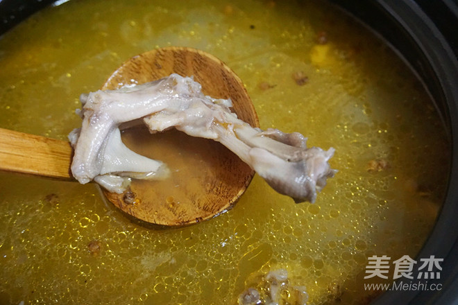 Sour Radish Duck Foot Soup recipe