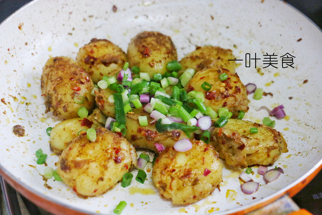 Pan-fried Crispy Small Potatoes recipe