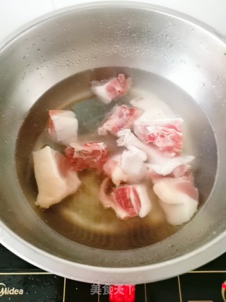 Duck Legs, Red Dates and Pear Soup recipe