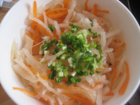 Shredded Radish Mixed with Jellyfish recipe