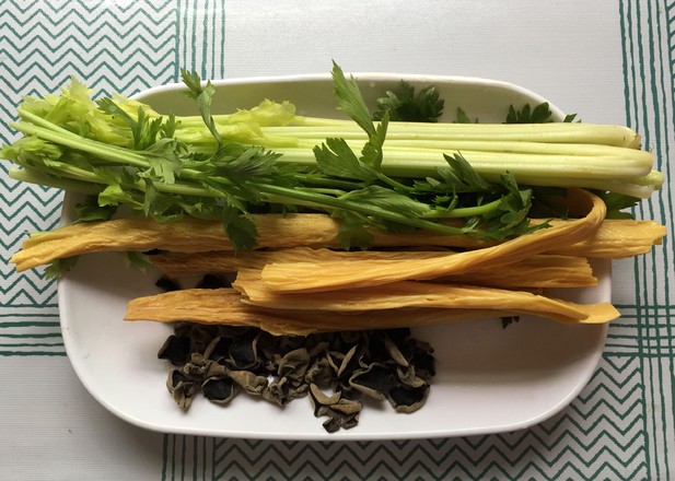 Celery Stir-fried Black Fungus recipe