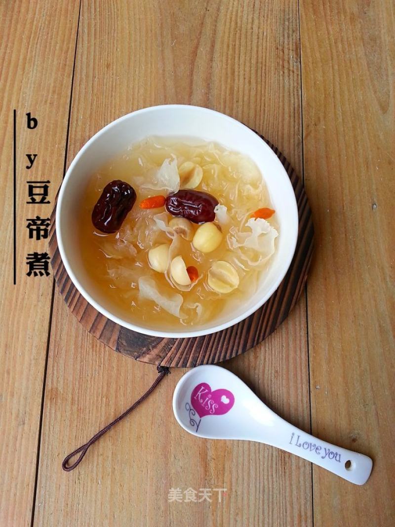 Lotus Seed and Tremella Soup recipe